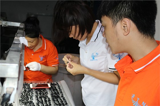 深圳塑膠模具制造廠——博騰納如何做好藍(lán)牙耳機(jī)模具？
