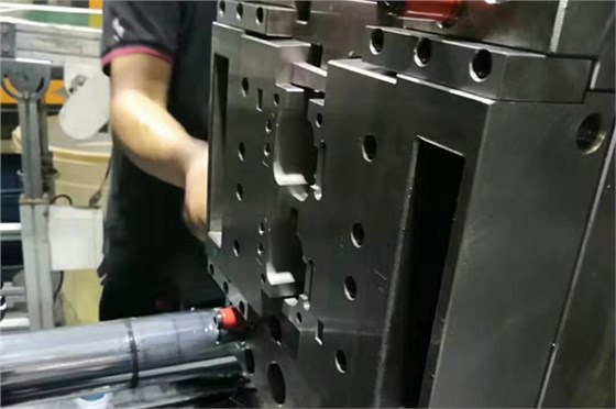 深圳藍(lán)牙耳機(jī)模具廠哪家行？博騰納13年專業(yè)對口您不了解一下？