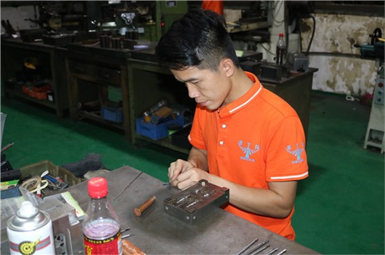 博騰納注塑模具廠——13年定制經(jīng)驗(yàn)，更對味您的需求