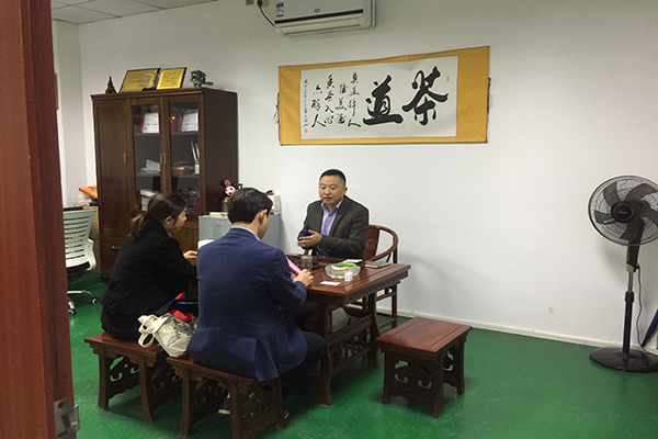 哪里找智能手環(huán)模具廠？深圳注塑模具廠前來報道