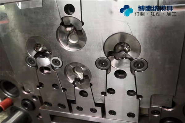 深圳耳機(jī)塑膠模具廠哪家好？博騰納300家企業(yè)口碑認(rèn)可