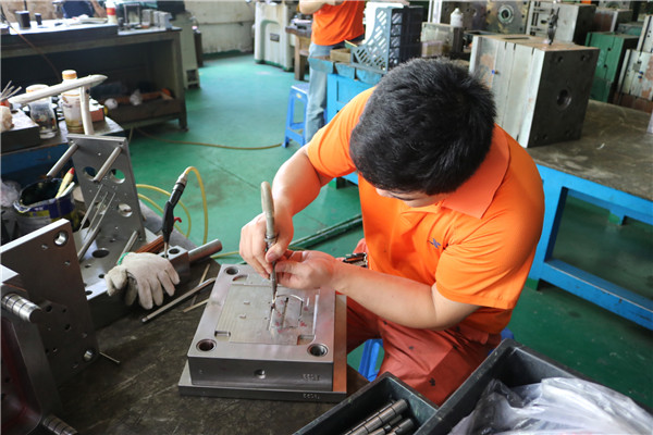 博騰納塑膠模具加工廠：13年堅持以質(zhì)取勝，打造品質(zhì)模具